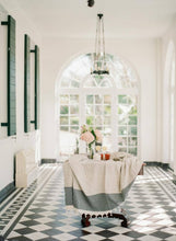 Load image into Gallery viewer, Sweet Tea Soy Candle | Front Porch Collection: 16 oz.