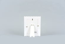 Load image into Gallery viewer, Scalloped White Photo Frame