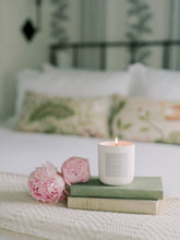 Load image into Gallery viewer, L.01 Courtyard Garden Linen Candle